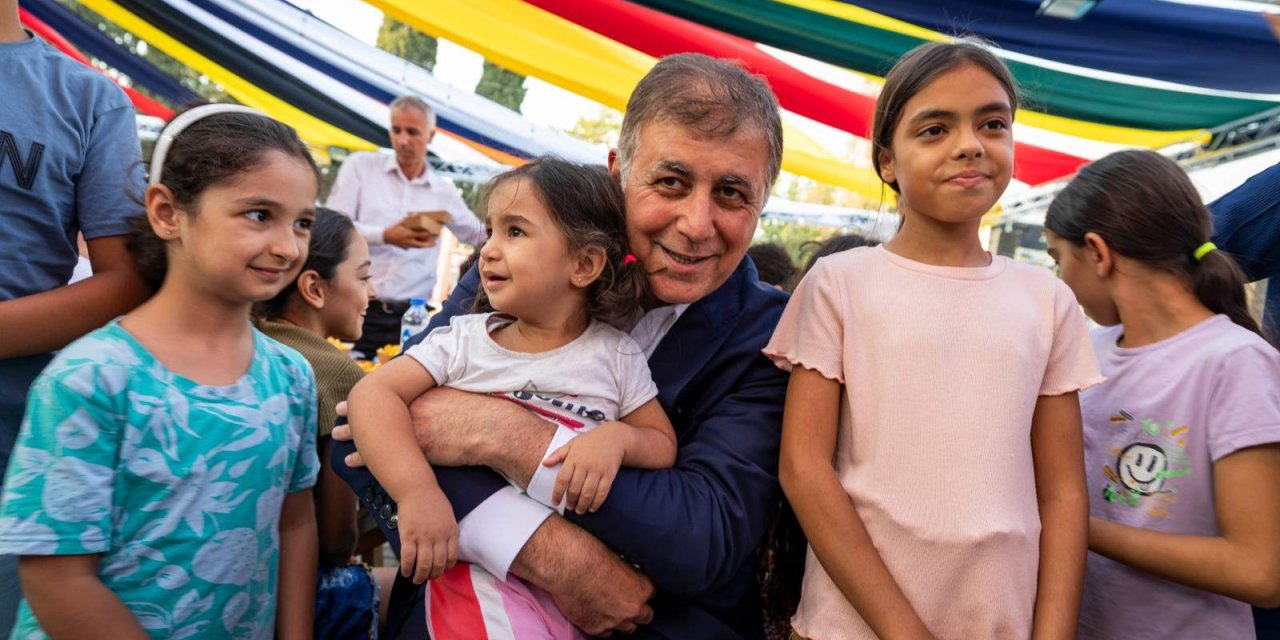 Başkan Tugay’dan çocuklara özel ilgi