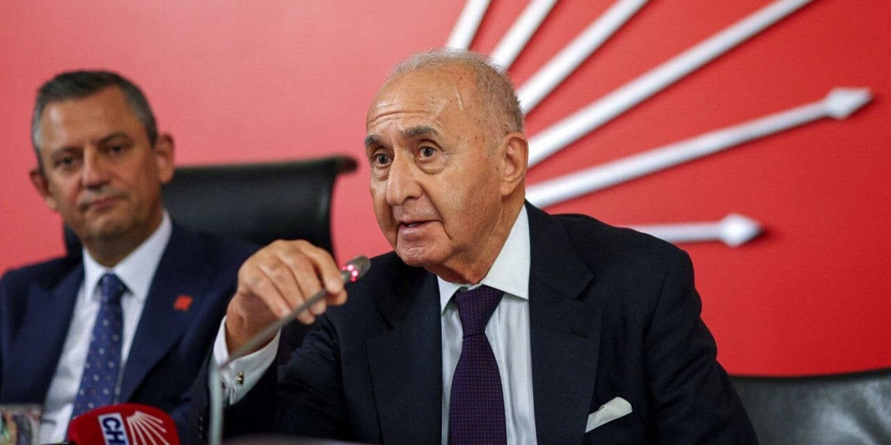 Hikmet Çetin'in ağırbaşlı duruşu üniversiteden beri değişmemiş! Bakın onu nasıl anıyorlarmış