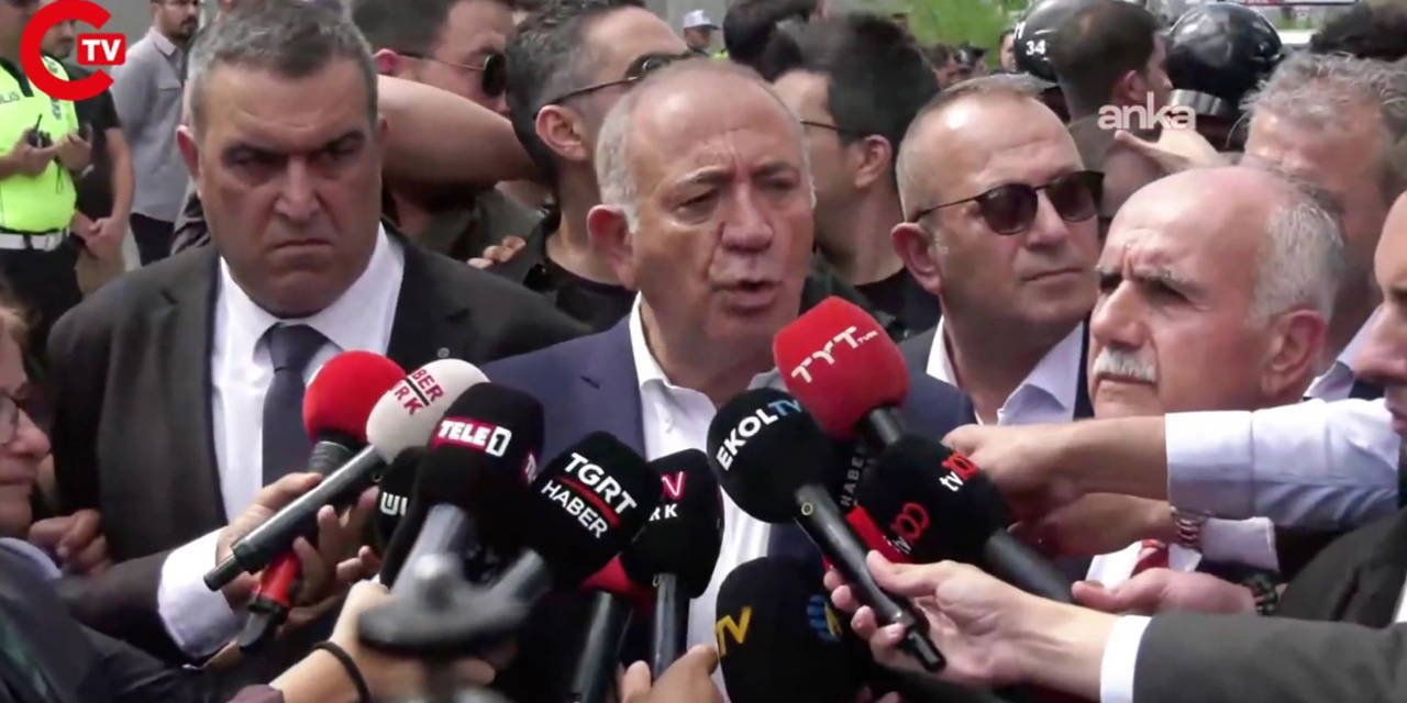 Kayyum Gürsel Tekin'den, CHP İstanbul İl Başkanlığı önünde ilk açıklama: Kafasına su şişesi atıldı!