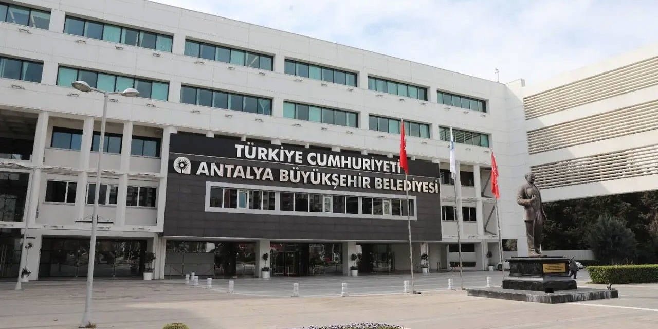 Antalya Büyükşehir Belediyesi'ne operasyon: 17 kişi gözaltına alındı