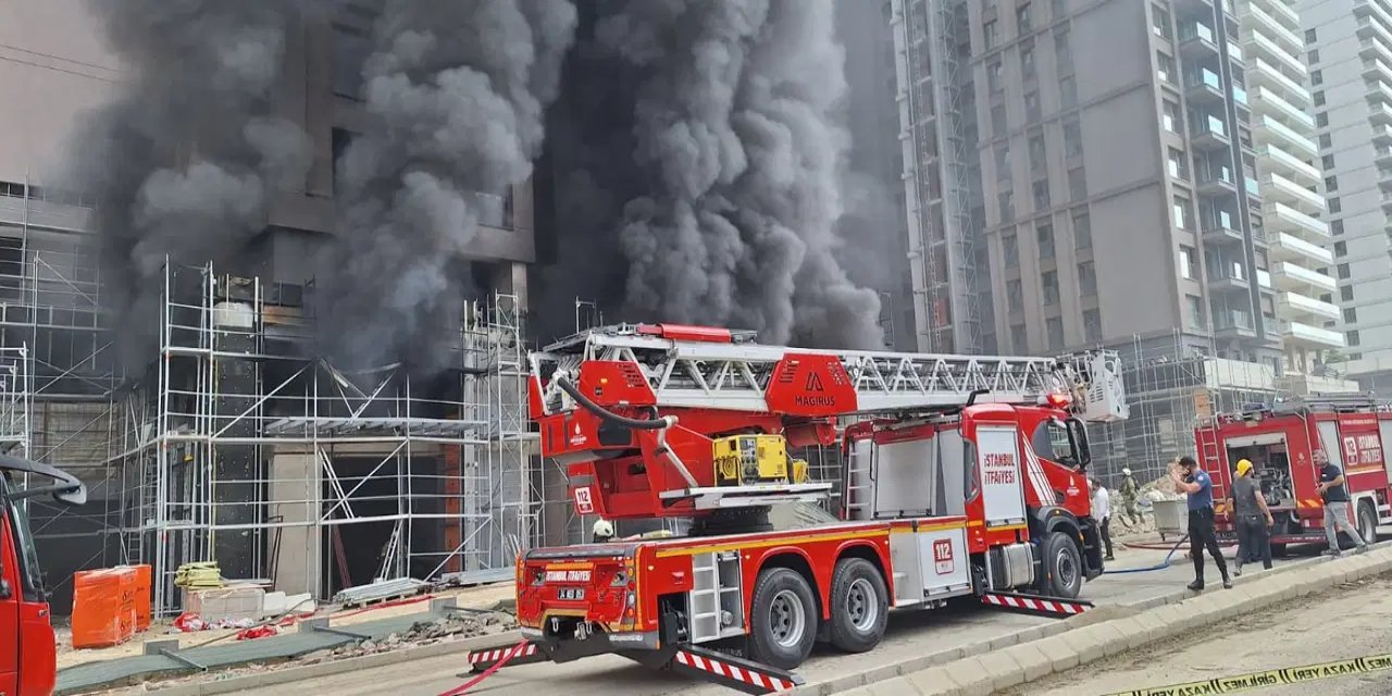 İstanbul'da 20 katlı inşaatta yangın!
