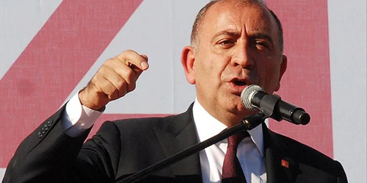 Kayyum Gürsel Tekin, kurultay davası sürerken CHP'nin Sarıyer'deki binasına geldi