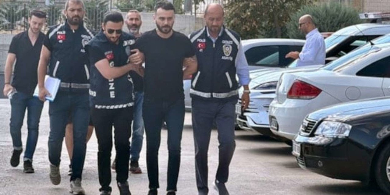 Ara sokakta hız yaptığı için kendisini uyarana tokat atmıştı: İş yeri kurşunlandı