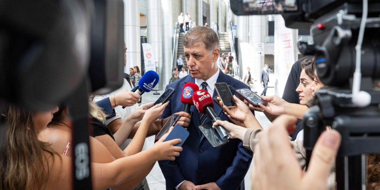 Başkan Tugay: “Şehrin her tarafında herkese hizmet için çalışıyoruz”