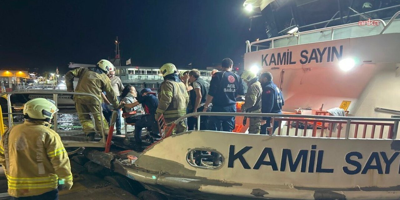 Üsküdar'da yolcu teknesiyle kuru yük gemisi çarpıştı: 8 yaralı