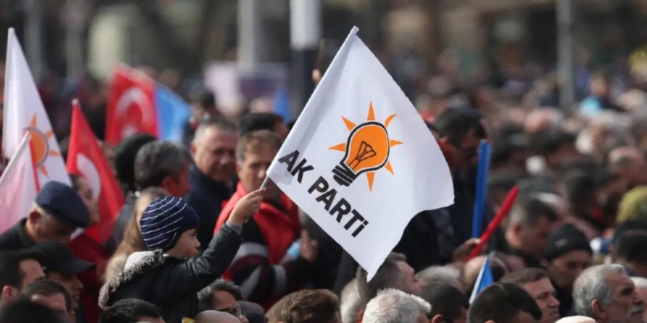 AKP'de istifa dalgası devam ediyor... Bitlis İl Başkanı Kadir Köstekçi de görevinden ayrıldı!