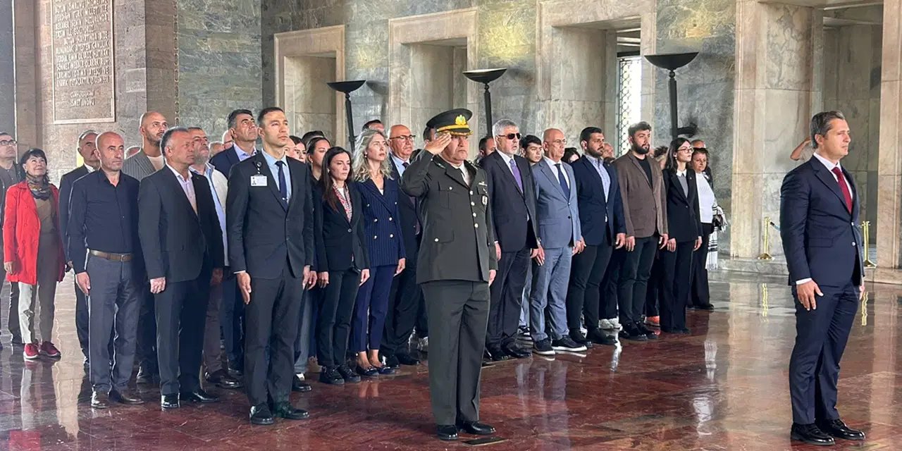 CHP'den olağanüstü kurultay öncesi Anıtkabir ziyareti: 'Milli irade gaspı ve hukuk dışı uygulamalar karşısında...'