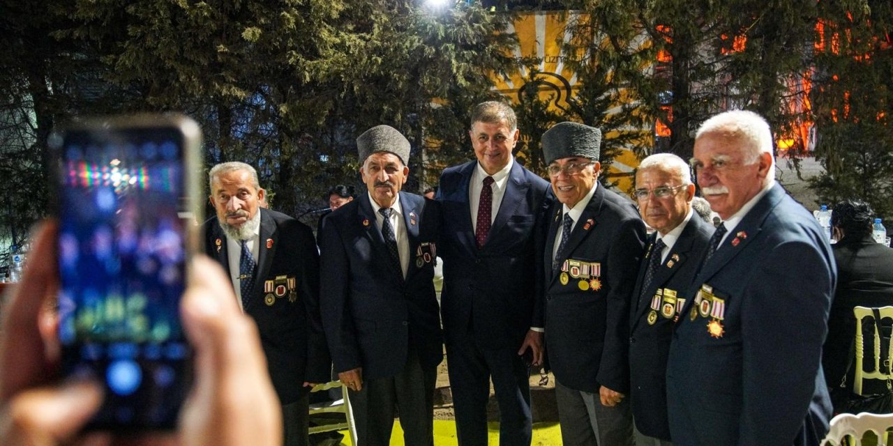 Başkan Tugay: Özgürlüğümüzü şehitlerimizin canına ve gazilerimizin cesaretine borçluyuz