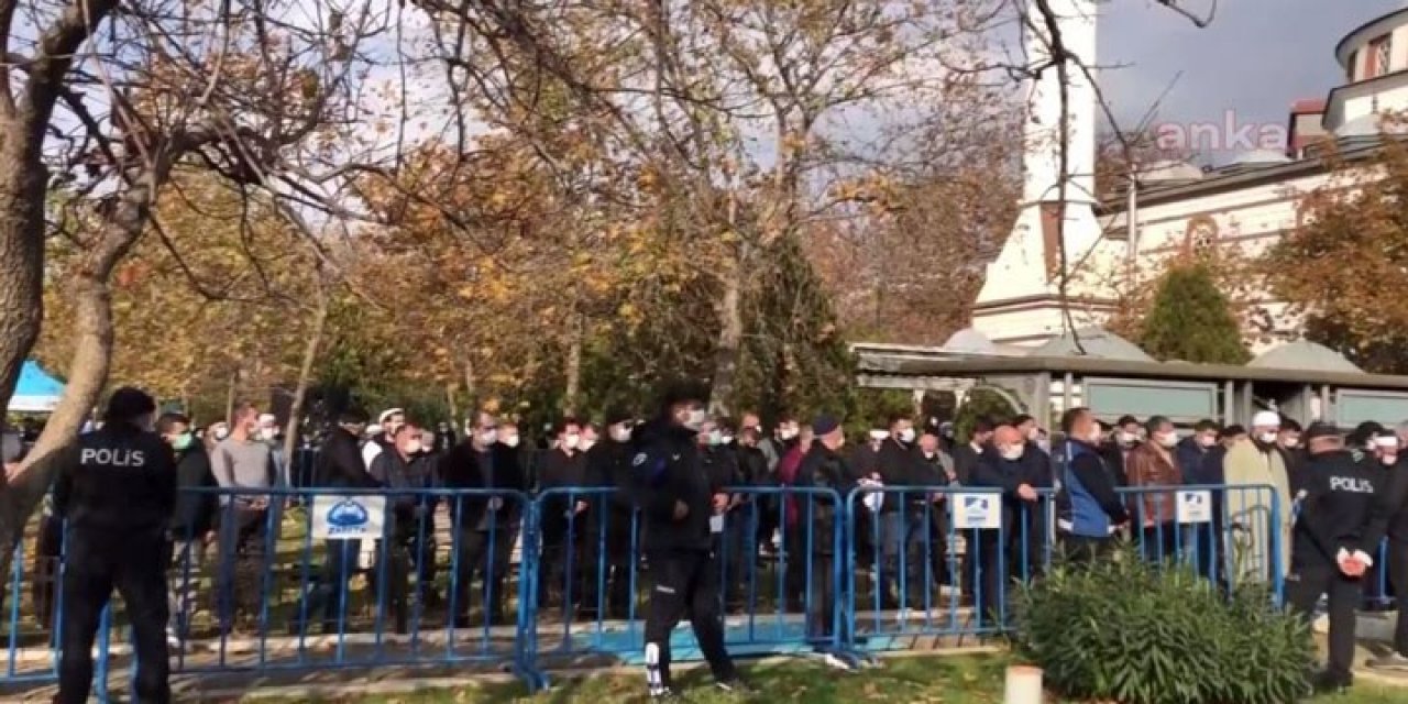 Erdoğan'ın aldığı karar o tarikata işlemedi! Cenaze töreninde dikkat çeken görüntüler...