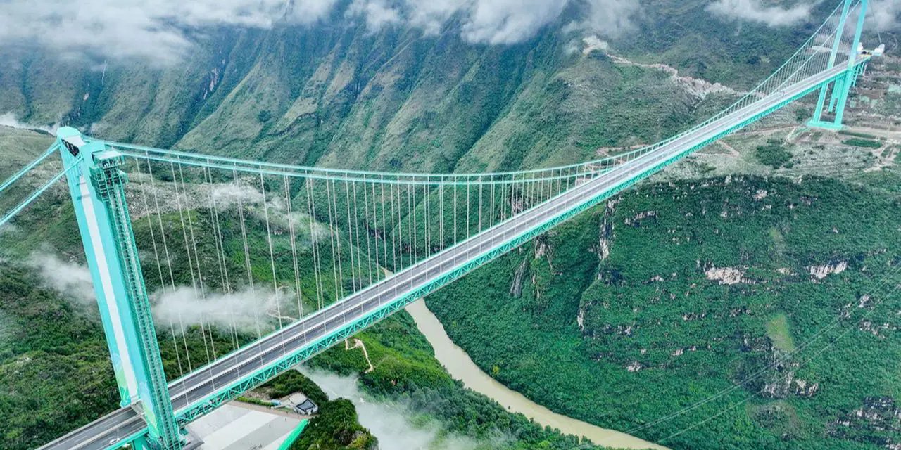 Dünyanın en yüksek köprüsü ulaşıma açıldı