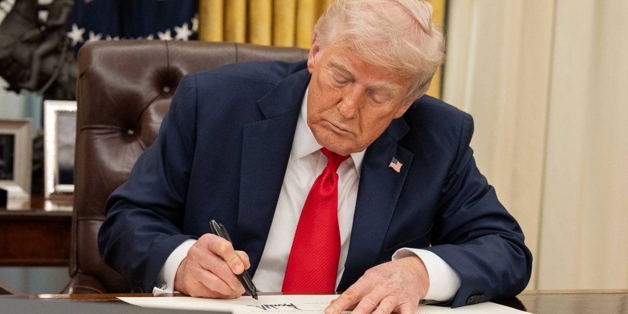 Trump, ithal keresteye yüzde 10, döşemeli ahşap ürünler ve dolaplara yüzde 25 tarife getirdi