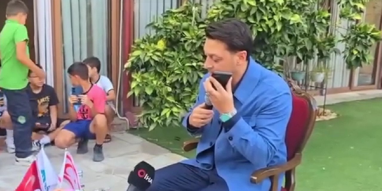 Mesut Özil KKTC'de, Erdoğan hoparlörde: 'Seçimleri kazanmalıyız'