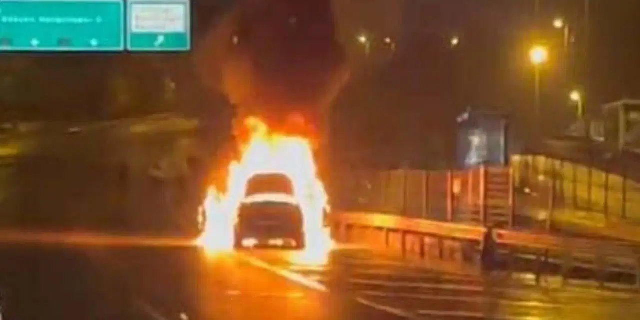 15 Temmuz Şehitler Köprüsü'nde korku dolu anlar: Araç alev alev yandı!