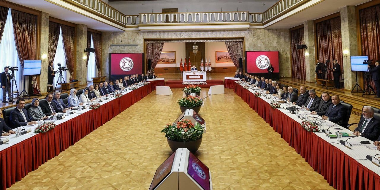 Komisyon İmralı'ya gidecek mi: 'Koşullar olgunlaşmadı' görüşü öne çıktı