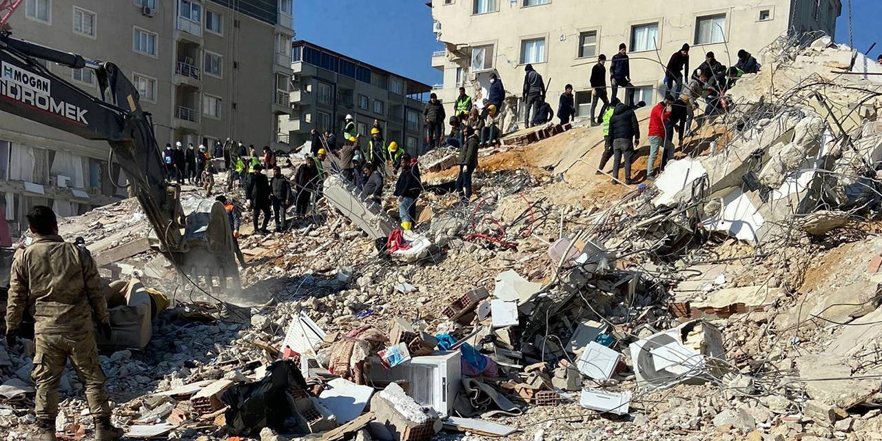 Depremde yıkılan Firuz Mutlu Apartmanı davası ertelendi: Müşteki avukatından çağrı