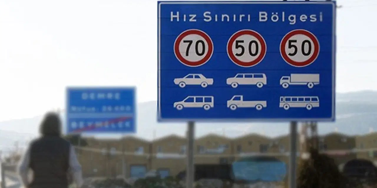 Kara yollarında yeni düzenleme: O levhalar kaldırıldı, bazı bölgelerde hız limitleri değişti!