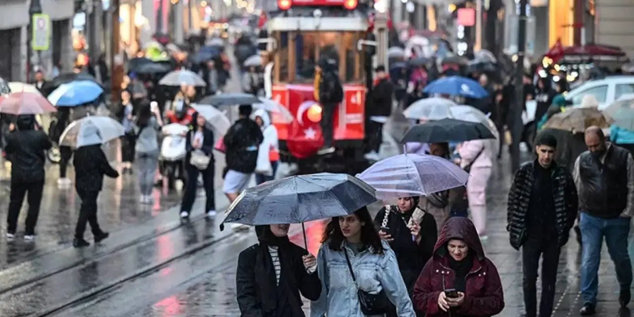 Meteoroloji açıkladı: Yurdun kuzeybatı kesimlerinin yer yer çok bulutlu