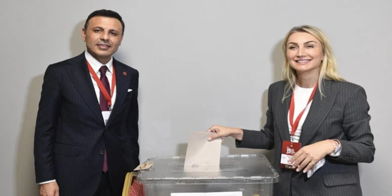 Dilek İmamoğlu'ndan Özgür Çelik'e tebrik