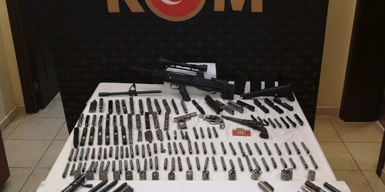 Adreslerinde silah ve mühimmat bulunan şüpheli tutuklandı