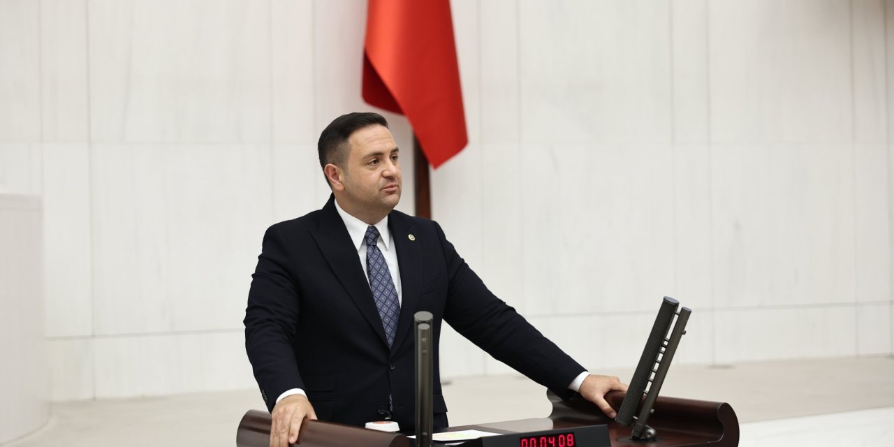 Akdoğan: 254 yıl istenen çete reisi televizyonlarda, belediye başkanları cezaevinde