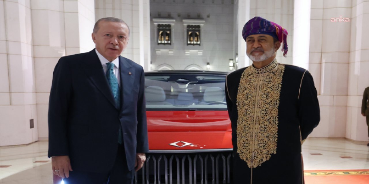 Cumhurbaşkanı Erdoğan, Umman Sultanı El Said'e Togg hediye etti