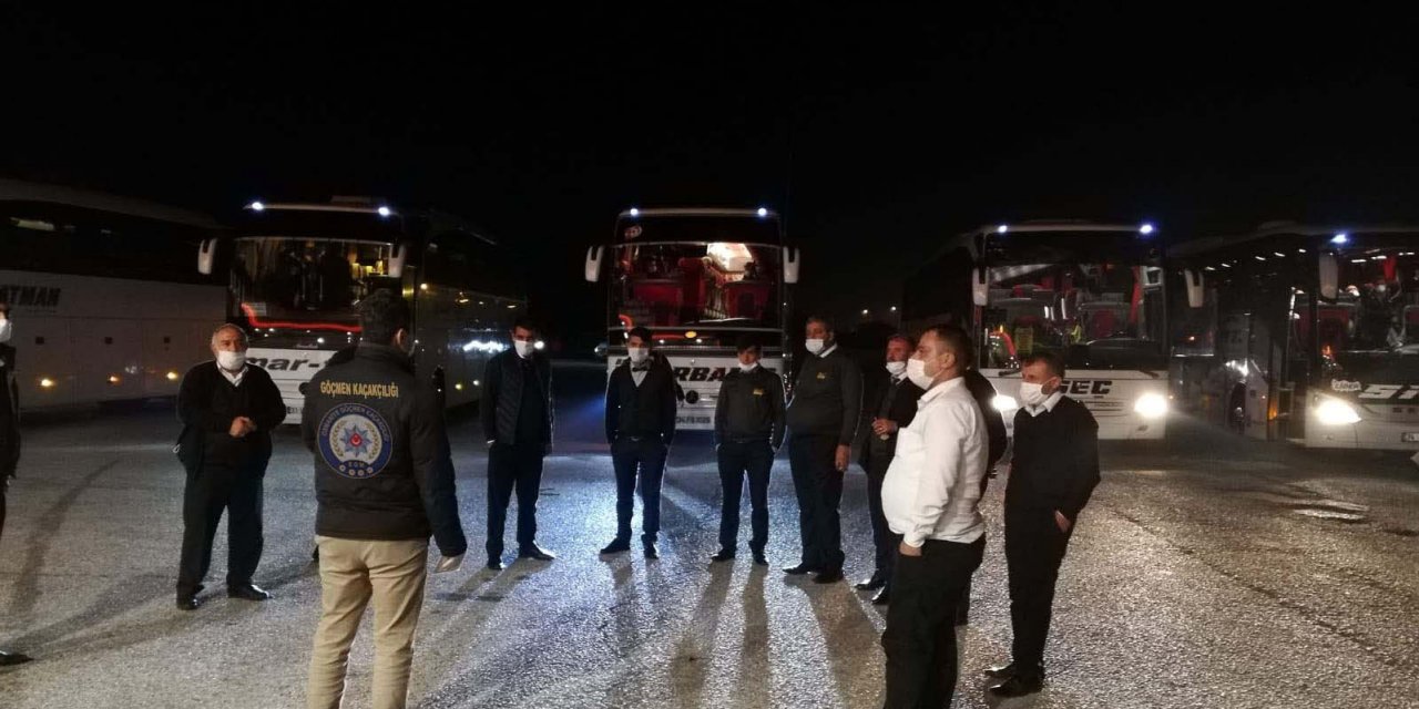 Otobüs şoförleri, göçmen kaçakçılığı suçu ve cezası hakkında bilgilendirildi