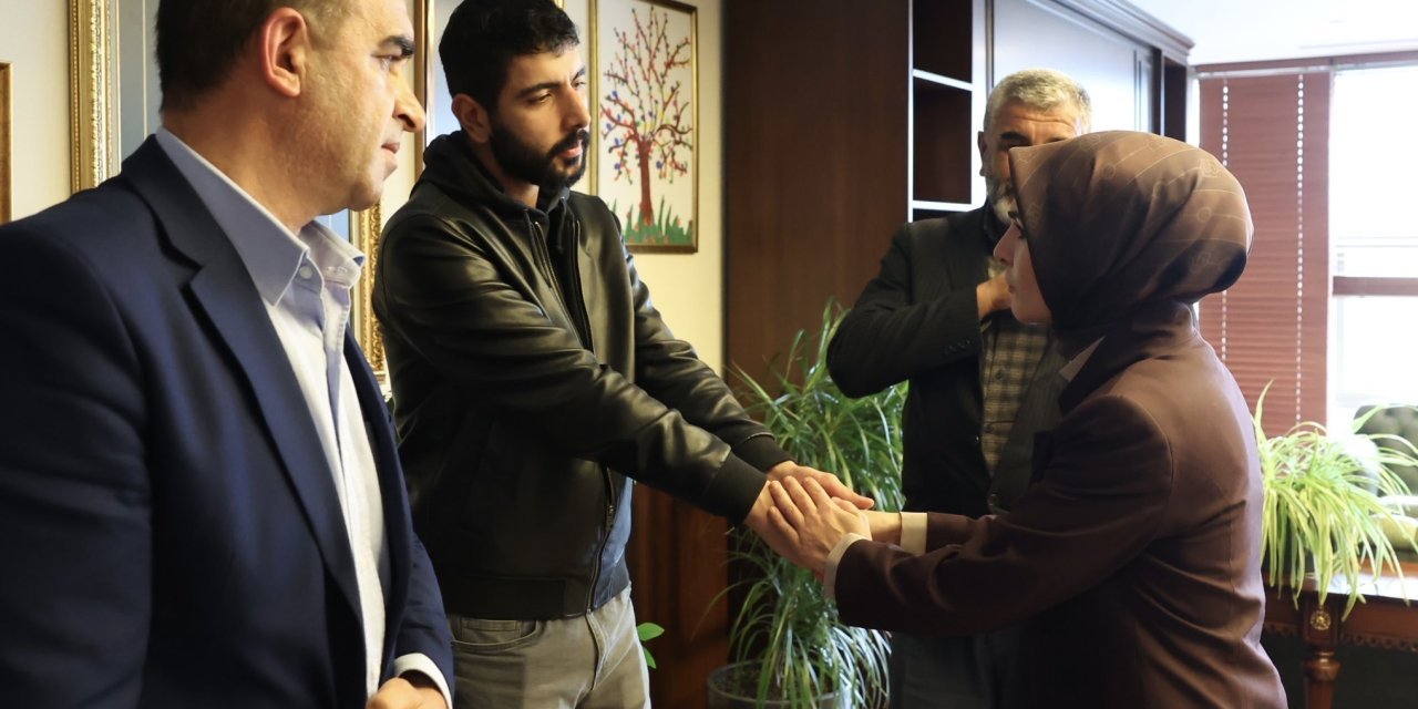 Bakan Göktaş, Rojin Kabaiş’ın babasıyla görüştü: Hassasiyetle takip ediyoruz