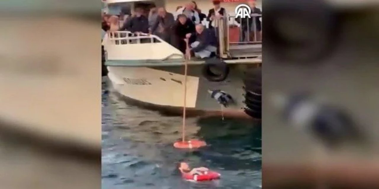 Üsküdar'da korku dolu anlar: Yolcu denize düştü