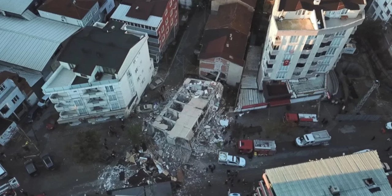 Gebze'de çöken bina hakkında belediye başkanından açıklama: 'Metroyla ilgisi var demek için çok erken'