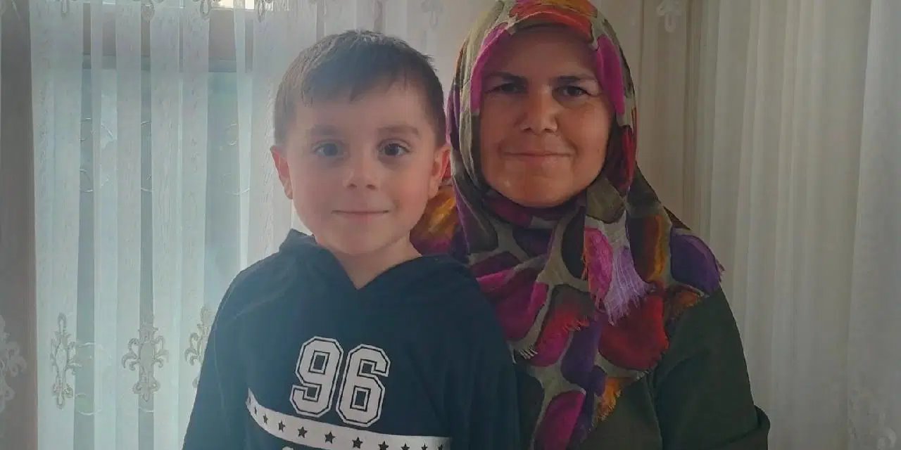 Evlerinden çıkıp bir daha dönmediler... Anne ile oğlu her yerde aranıyor!