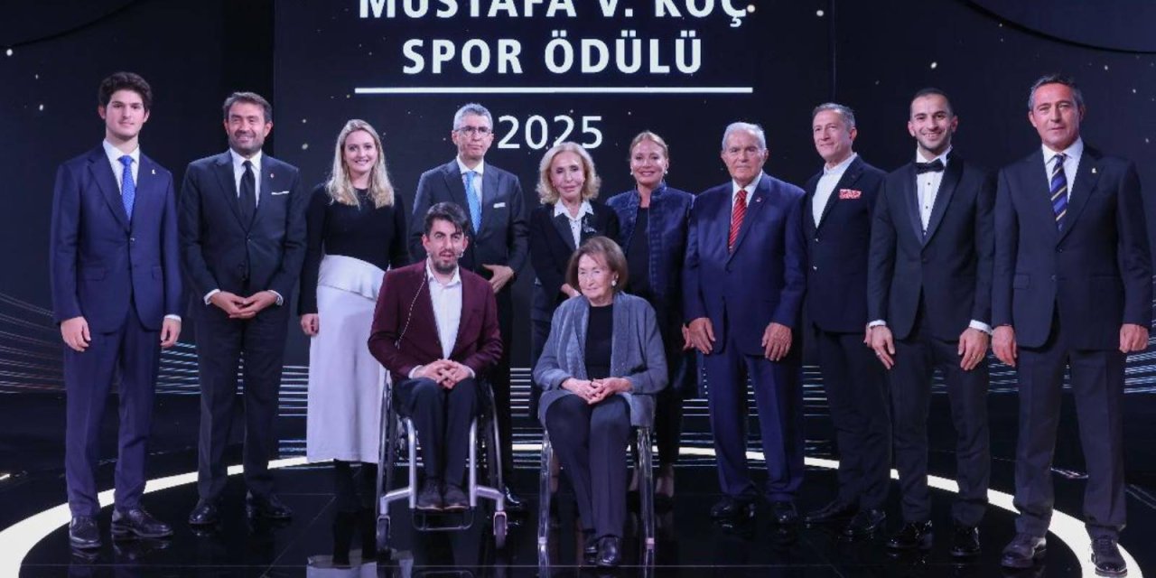 Ertuğrul Özkök: Önceki gece üç kişi ödül aldı; beş kişi beni ağlattı