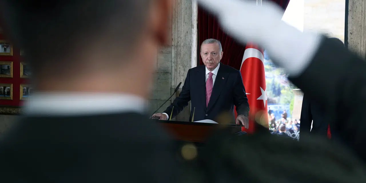 Erdoğan, Anıtkabir Özel Defteri'ne yazdı: 'Türkiye küresel güç olma yolunda ilerliyor'