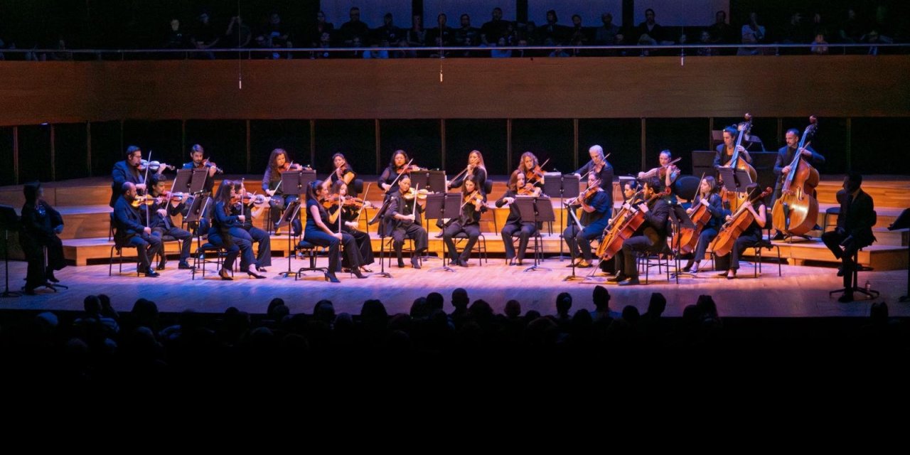 İzmir’de Ata’ya özlem notalarla yankılandı