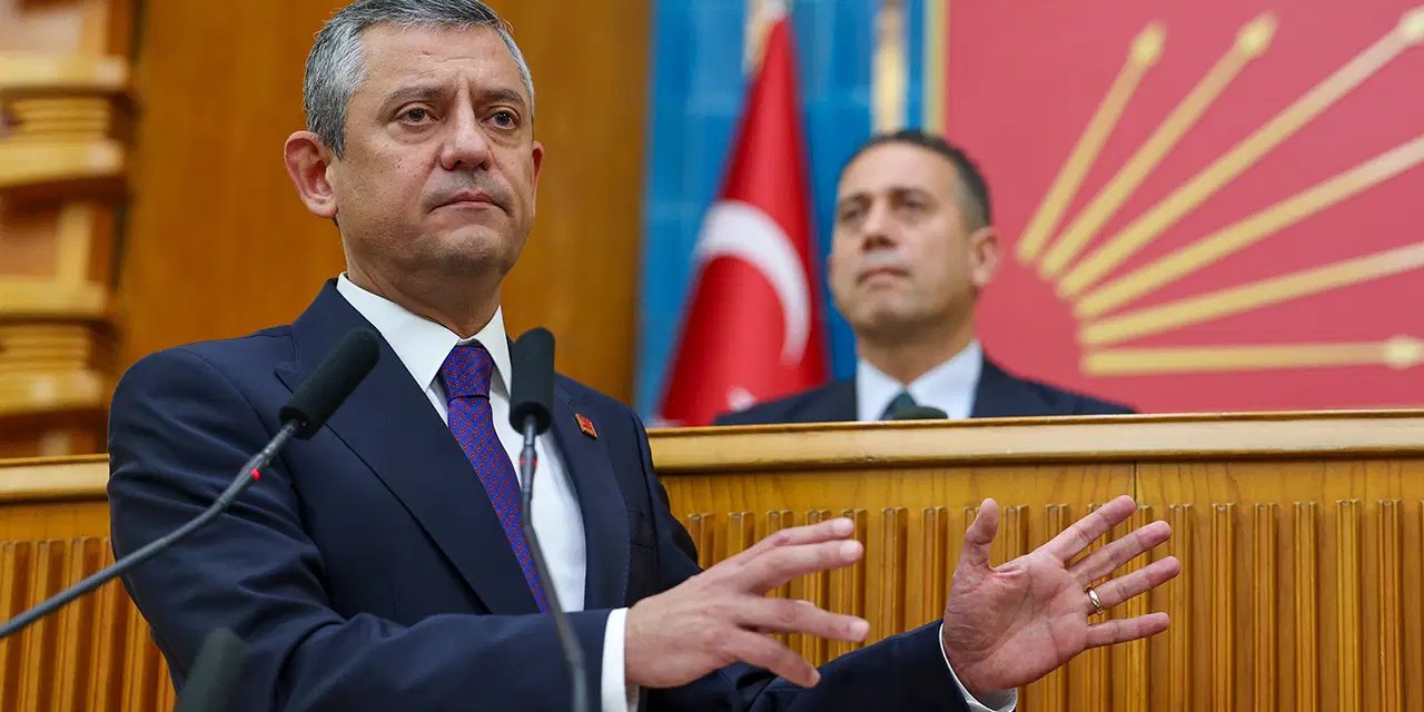 İBB iddianamesinin açıklandığı dakikalarda Özgür Özel'den kürsüde 'İmamoğlu' mesajı: 'Tek suçu Cumhurbaşkanlığı'na aday olmak!'