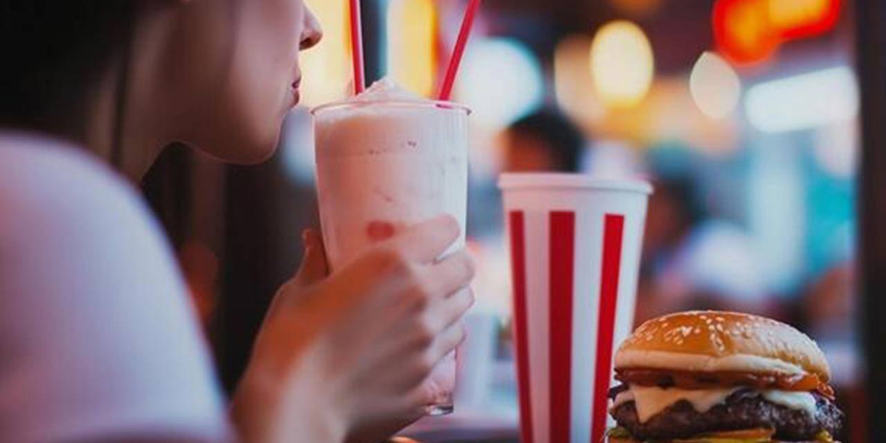 Bunu yapan restoran yandı: İçeceğe ek ücret isteyen işletmeye ceza yağdı!
