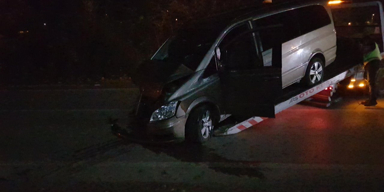 Kocaeli'de minibüs ile otomobil kafa kafaya çarpıştı: 6 yaralı