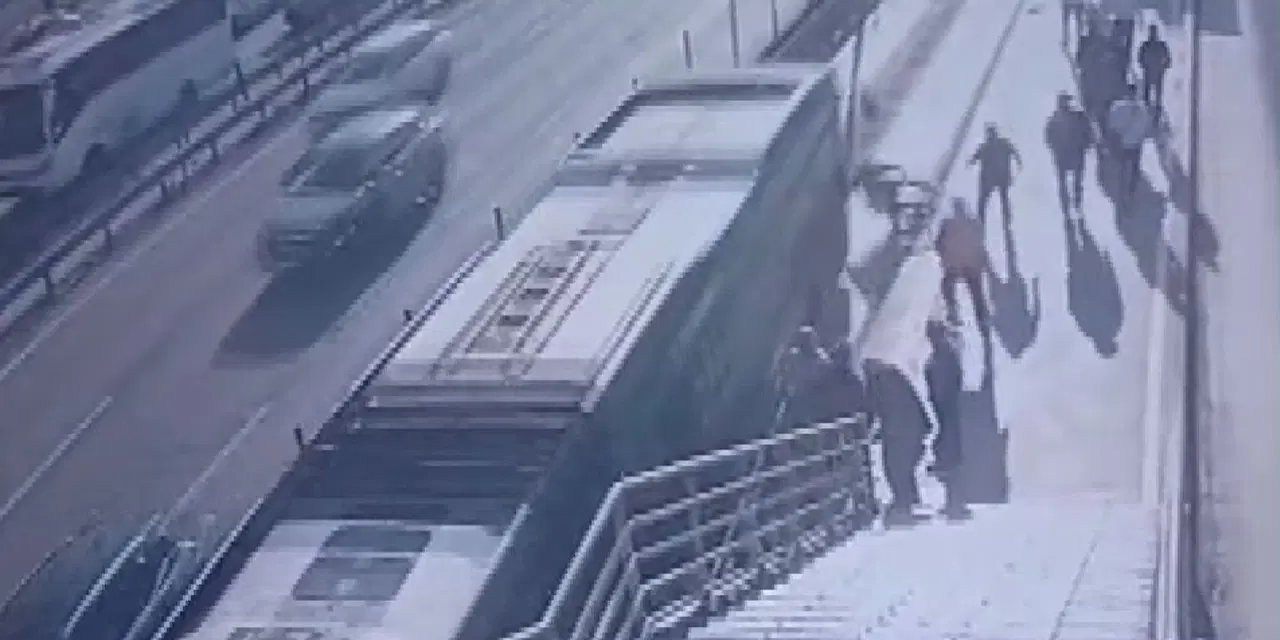 Cevizlibağ'da metrobüsün çarptığı engelli yolcu yaşamını yitirdi!