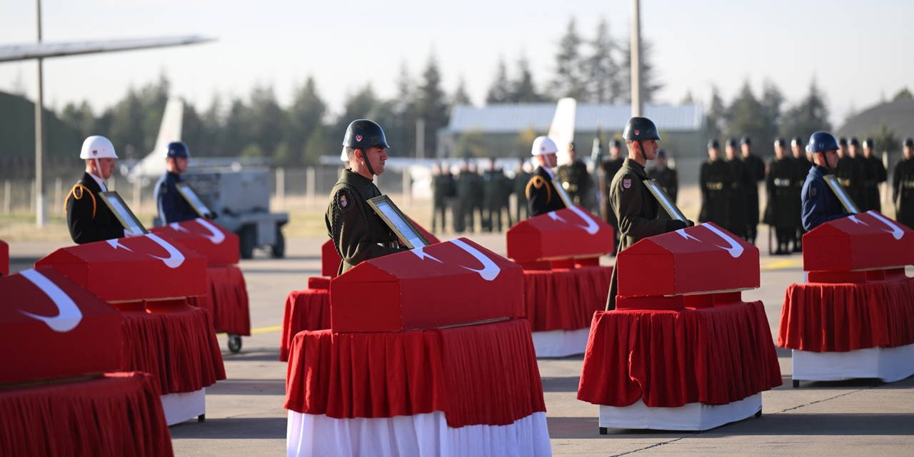 Türkiye şehitlerini uğurladı... 20 kahraman şehit için Ankara'da tören