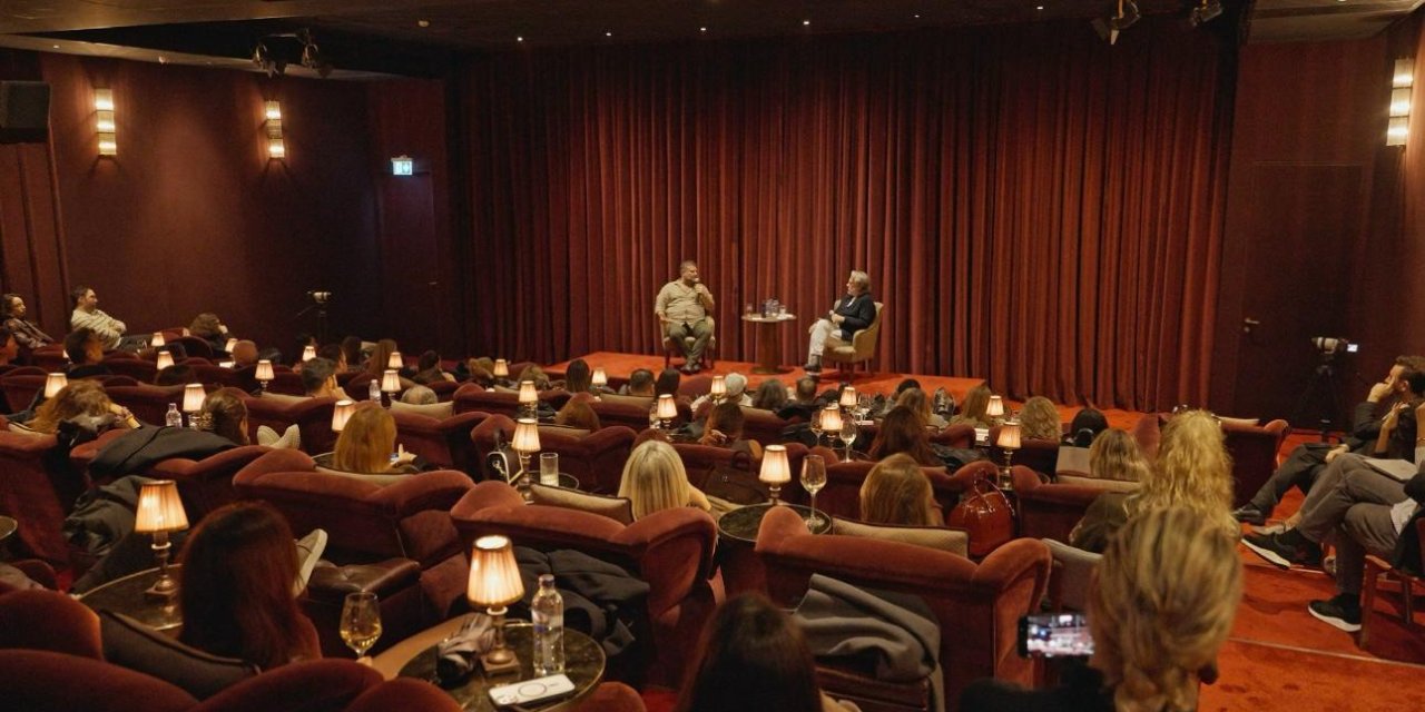 Ertuğrul Özkök: Salı akşamı bir ‘kadın matinesinde’ duyduğum cümle: “Köylüler şehirlilerden daha iyi sevişir”