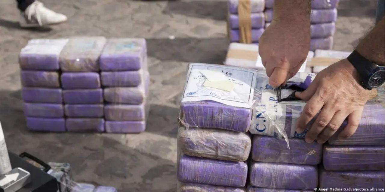 İstanbul'da 490,5 kg skunk, 71 kg eroin, 1 milyon 446 bin hap ele geçirildi