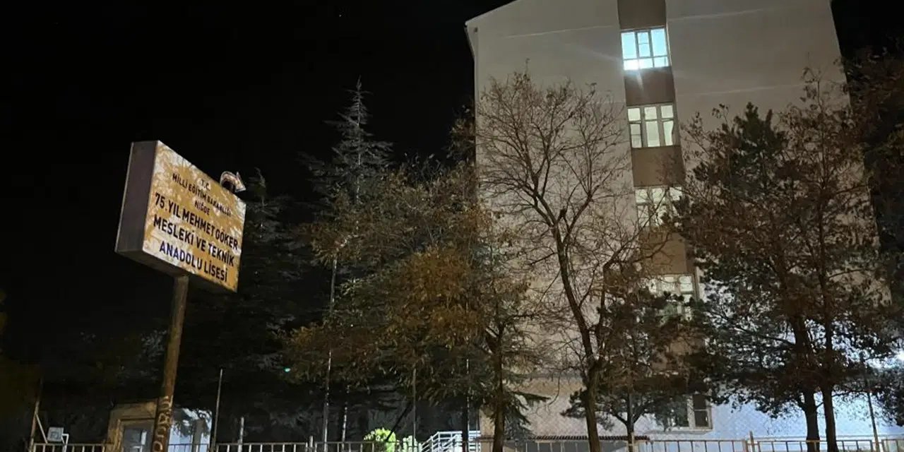 Niğde’de 6 öğrenci yedikleri pastadan sonra hastanelik oldu