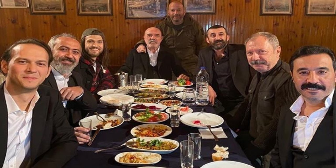 Çukur' dizisi oyuncusu Ercan Kesa tartışma yaratan fotoğrafı açıkladı: 'MAFYA DEĞİL OYUNCUYUZ, NİYE SAKLAYALIM Kİ, RAKIDAN ŞARAPTAN KORKAN ADAM DEĞİLİM'
