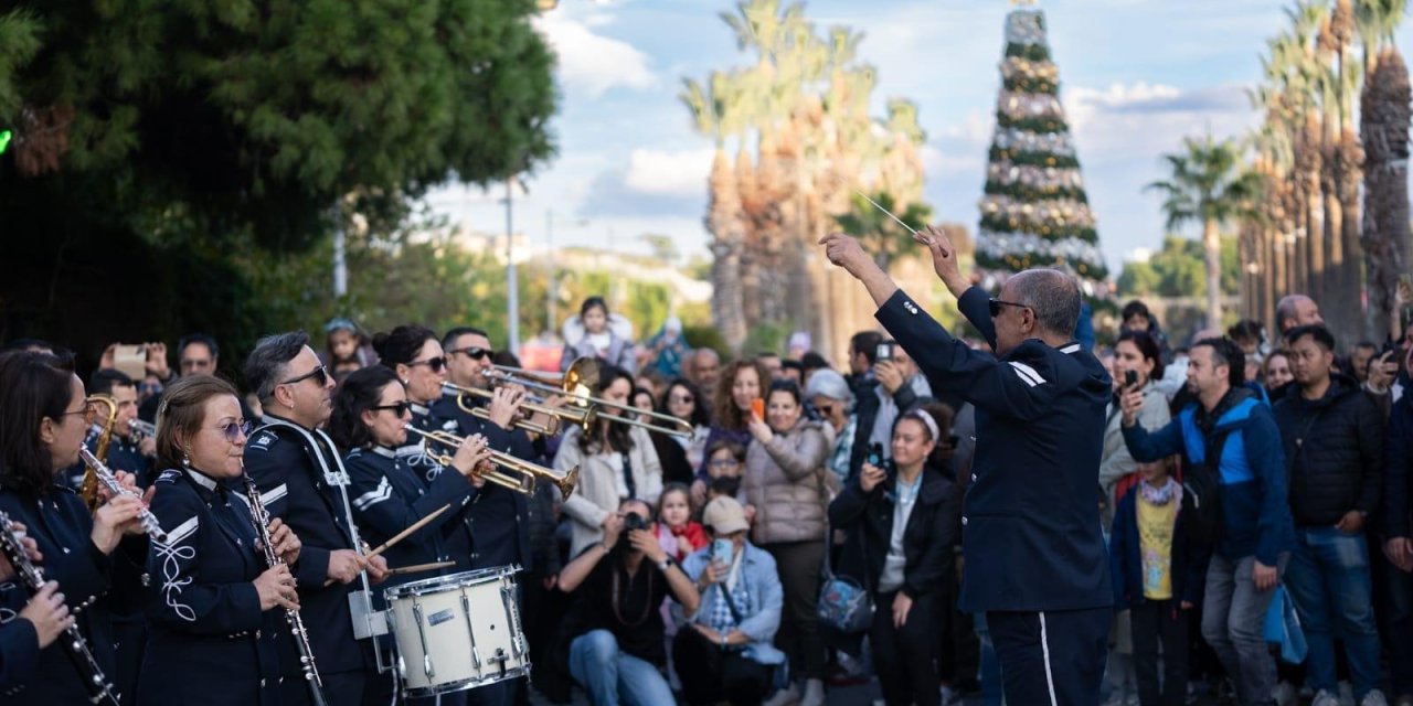 İzmir, yeni yılı rengarenk bir festivalle karşılıyor