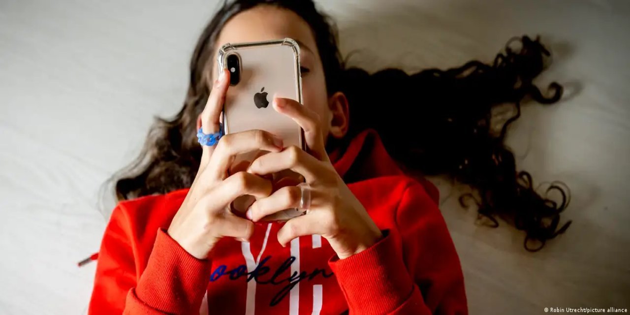 Avrupa'da 13 yaş altına sosyal medya yasağı gündemde