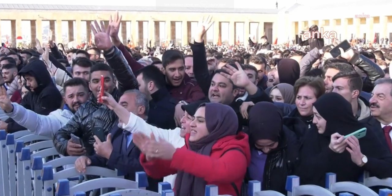 AKP'li Erdem'den muhalefete "Anıtkabir'de Erdoğan sloganı" yanıtı: Kıskanmayın