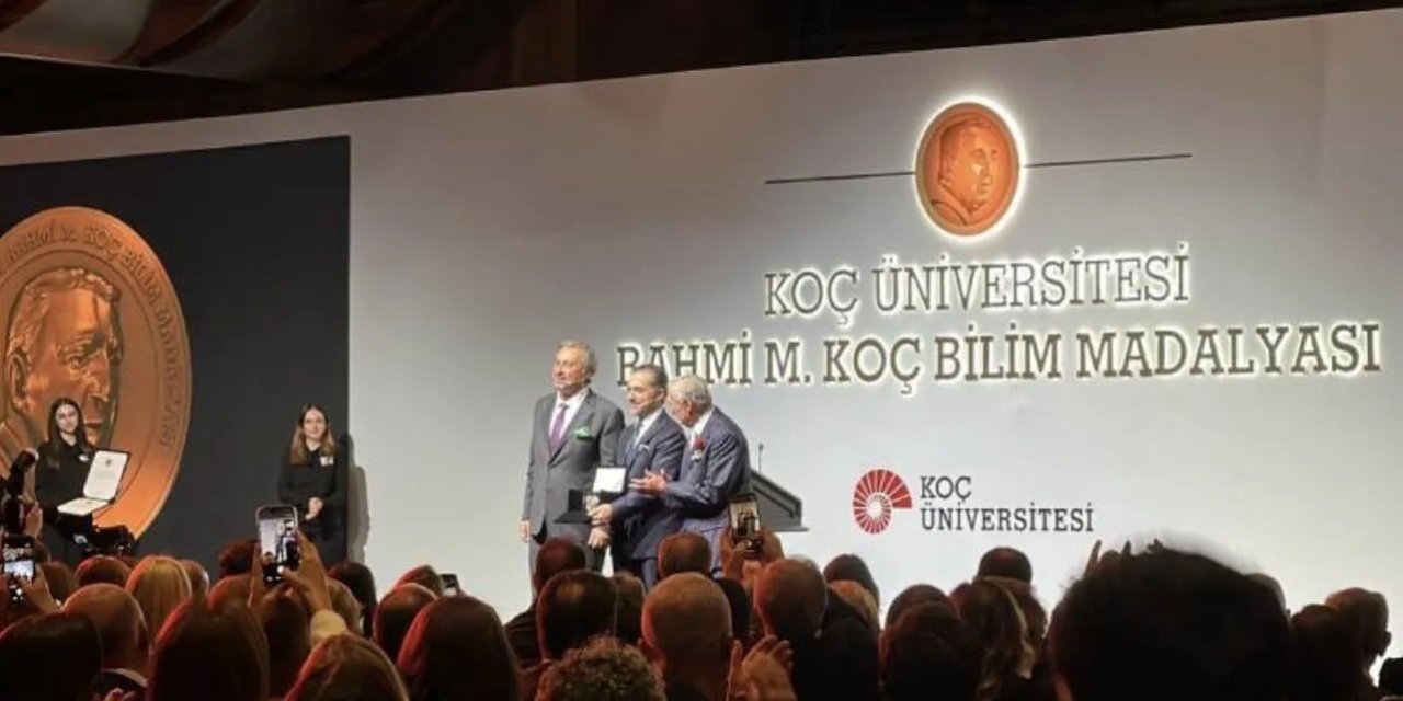 Ertuğrul Özkök: Rahmi Koç Ödül Töreninde Bir “Orange” Kravat Olayı