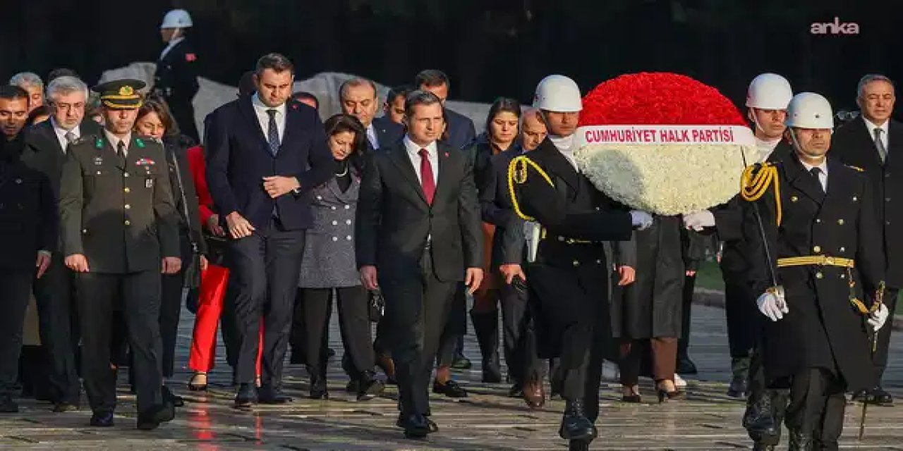 CHP heyeti, 39. Olağan Kurultay öncesi Anıtkabir'i ziyaret etti