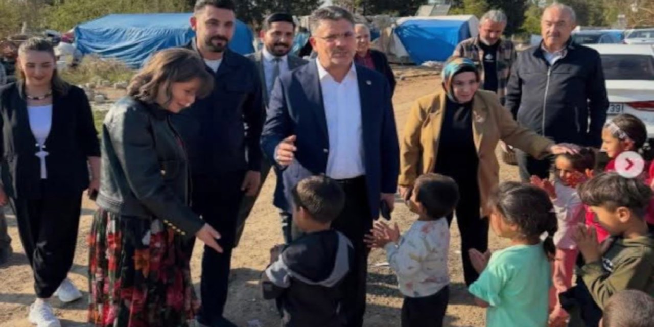 AKP'li il başkan yardımcısı yalın ayak çocukların yanına 80 binlik botla gitti