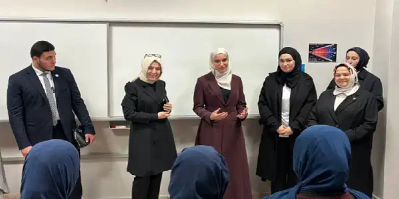 HTŞ yönetimi lideri Şara'nın eşi Kadıköy Anadolu İmam Hatip Lisesi'ni ziyaret etti
