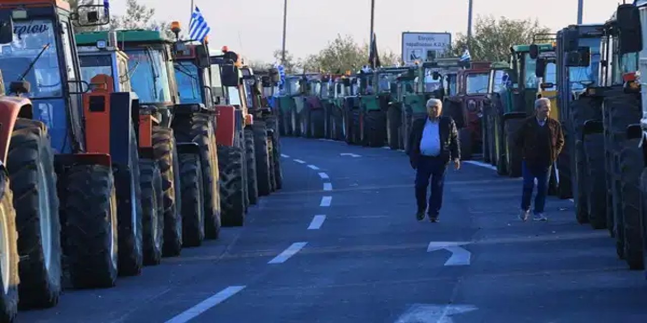 Yunanistan'da çiftçiler ayakta! Gümrük kapılarında geçişler durduruldu